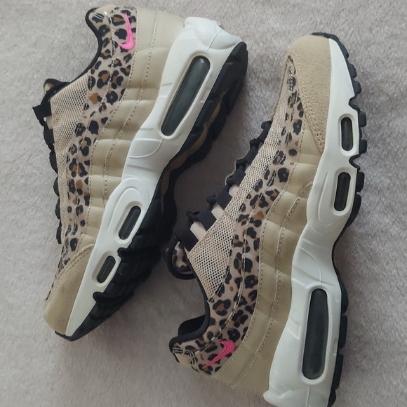 *SOLD* 2018 NIKE Air Max 95 Premium Desert Ore/Laser Fuschia-Black Leopard Print - Picture 4 of 10